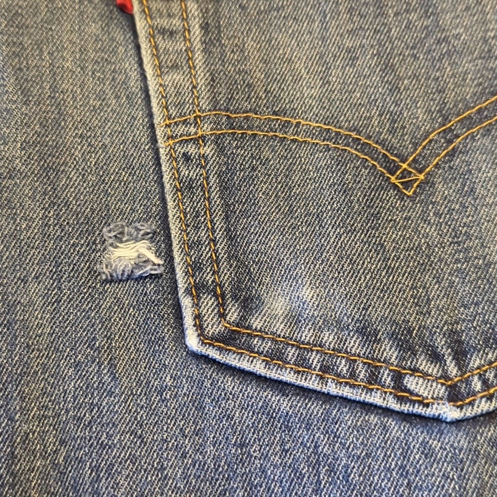 Distressed Levi's Style 517 - Picture 3 of 7